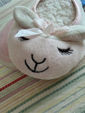 LAMBIE Plush White and Pink Lamb Slipper with Bow Accent  . size 5-6 discontinue